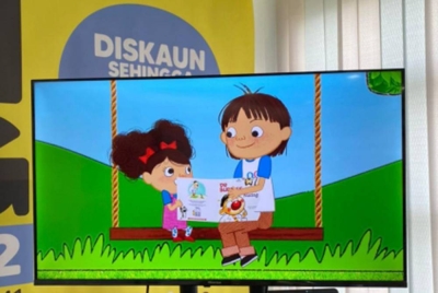 Rizq (kanan) dan Lily (kiri), watak utama dalam Book-A-Bookoo yang sangat suka membaca buku.