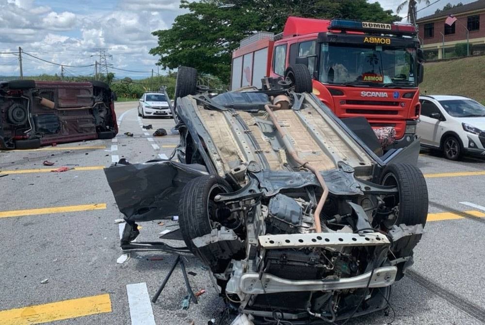 Salah sebuah kenderaan yang terlibat dalam kemalangan. - Foto Bomba Pera