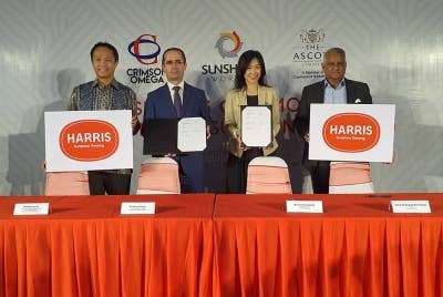 Cynthia (dua dari kanan) bertukar dokumen perjanjian bersama Pengarah Urusan The Ascott Limited Malaysia, Mondi Mecja (dua dari kiri).