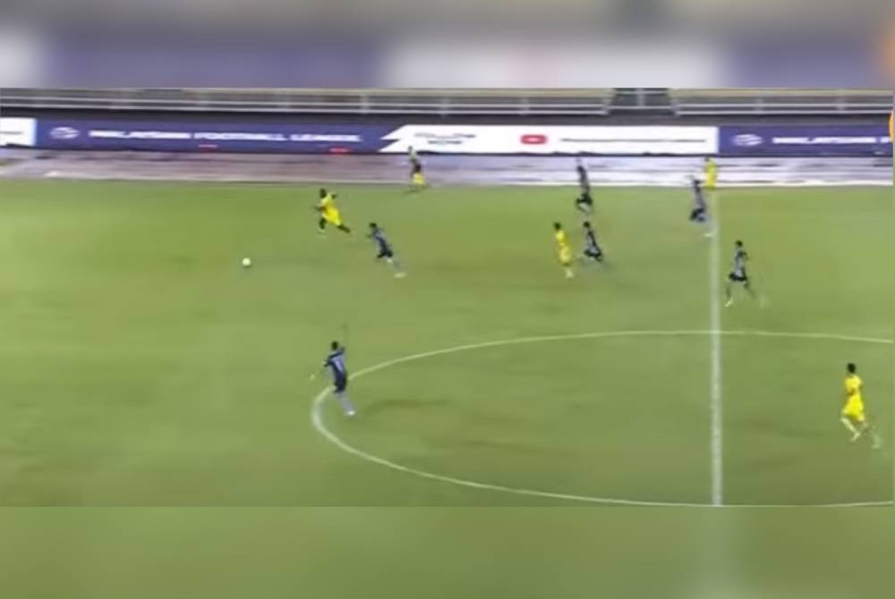 Kedudukan penyerang KDA FC, Wanja Ronald Ngah yang dikatakan ofsaid ketika mengasak dan kemudiannya menjaringkan gol tunggal perlawanan.