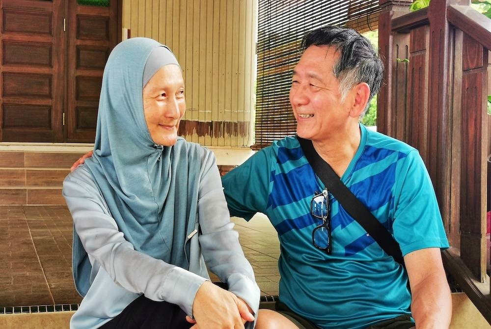 Kok Ong dan Hamsiah bertemu buat pertama kali di Taman Tasek, Bukit Payong, Marang selepas kedua-duanya terpisah sejak 58 tahun lalu.