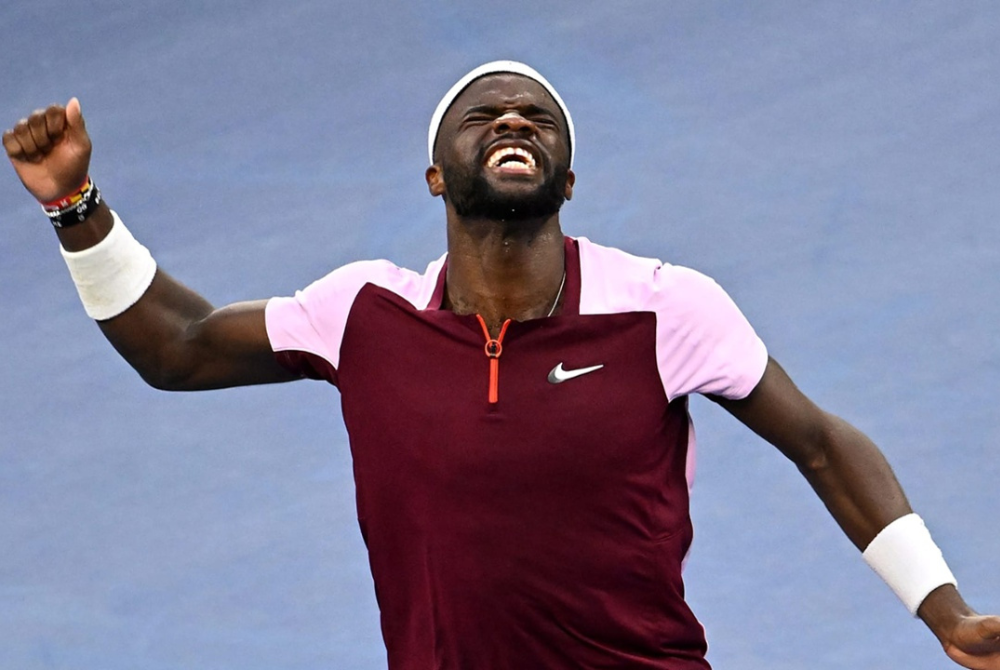 Tiafoe meraikan kejayaannya selepas menewaskan Rafael Nadal di pusingan keempat Terbuka AS.