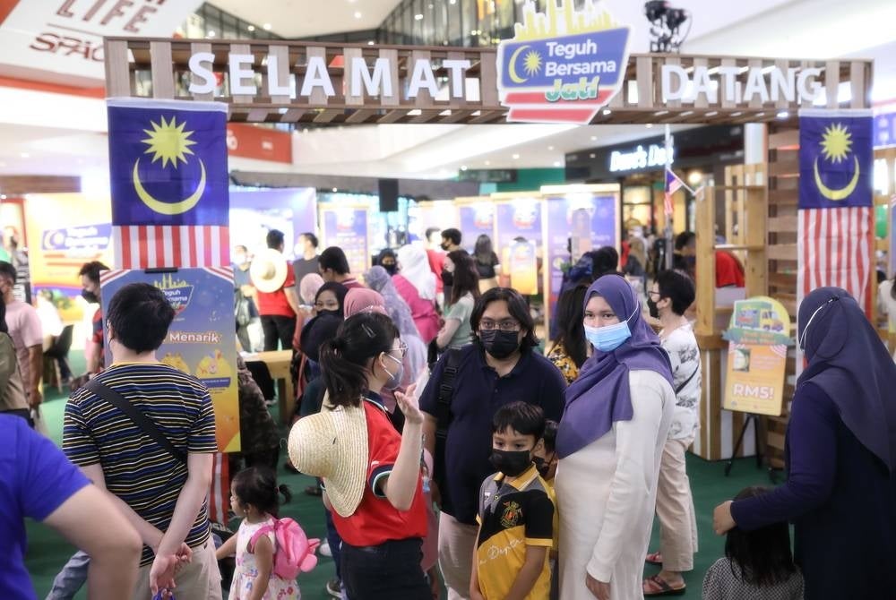 Orang ramai yang hadir ke festival Teguh Bersama Jati.