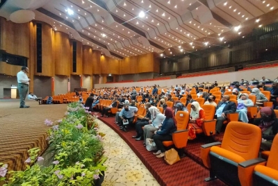 Rodzi (depan) dalam sesi soal jawab pada program Literasi Dasar Keselamatan Negara 2021-2025: Wacana Pembentukan Minda Keselamatan Penjawat Awam Negeri Selangor 2022 di Shah Alam pada Selasa.