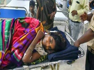 Choudhary mengalami kecederaan akibat bergelut dengan seekor harimau dan dirawat di hospital. - Foto: Agensi