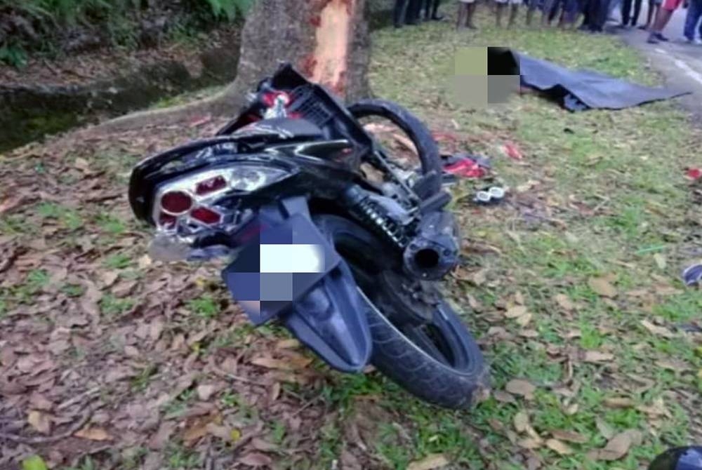 Keadaan motosikal milik mangsa yang terbabit dalam kemalangan di kilometer 11 Jalan Sungai Choh-Bukit Beruntung pada Khamis.