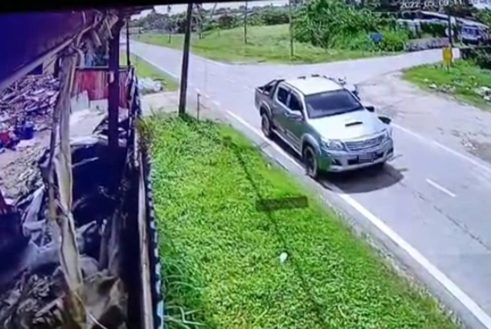 Rakaman CCTV menunjukkan pacuan empat roda melanggar sebuah motosikal di Jalan Kampung Batu 9 pada Mei lalu.