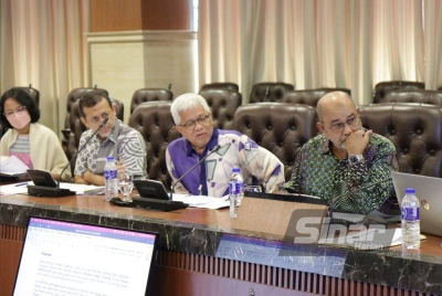 Hussamuddin (tengah) turut menyatakan pandangan dalam mesyuarat di Bangunan Parlimen pada Khamis. - Foto Sinar Harian MOHD NASARUDIN TALKAH