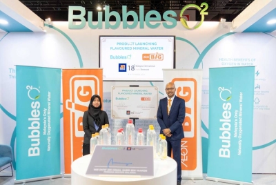 Pengarah Urusan AEON BiG, Sheikh Farouk Sheikh Mohamed dan Pengarah Urusan BOSB, Ain Aziza Arifin pada majlis pelancaran yang diadakan sempena MIHAS 2022 di MITEC, Kuala Lumpur.