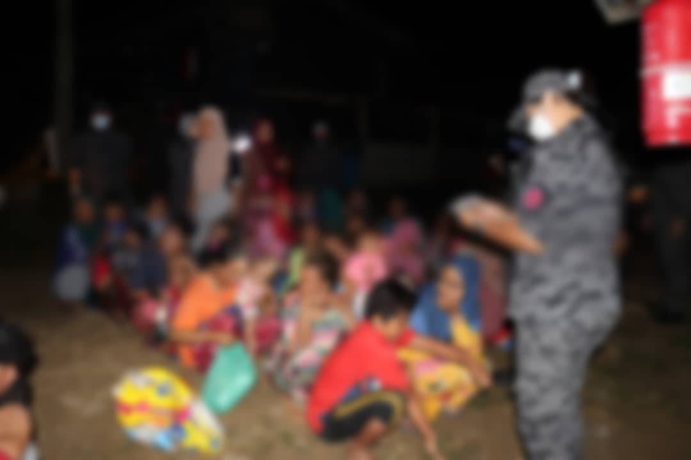 Dalam operasi kira-kira jam 1.10 pagi itu, semua PATI warga Filipina yang berusia antara empat bulan hingga 52 tahun sedang tidur di rumah pekerja terbabit.