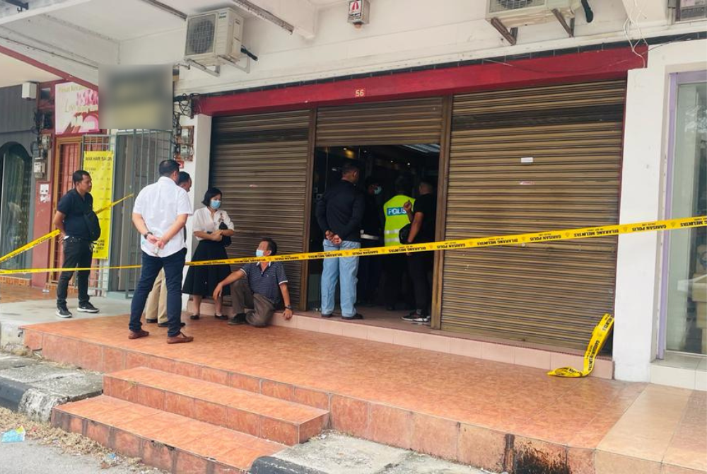 Sebuah kedai emas di Taman Ipoh Jaya mengalami kerugian lebih RM600,000 dalam satu rompakan pada Sabtu.