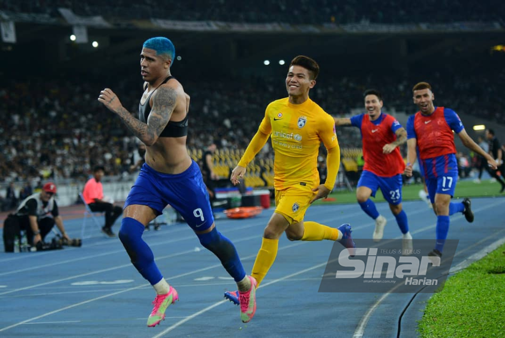 Bergson meraikan jaringannya ketika membantu JDT menewaskan Terengganu FC di Stadium Nasional Bukit Jalil. - FOTO MOHD HALIM ABDUL WAHID