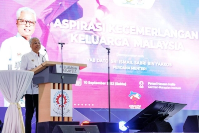 Ismail Sabri menyampaikan ucapan ketika Program Aspirasi Kecemerlangan Keluarga Malaysia di German-Malaysia Institute, Bangi hari ini. - Foto Bernama