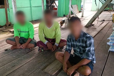 Tiga warga Myanmar yang merupakan pekerja sangkar ikan ditahan kerana tiada pengenalan diri yang sah.