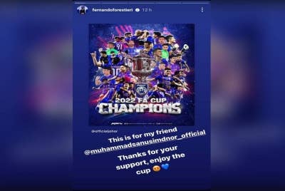 Tangkap layar Instagram story Forestieri yang menujukan kejayaan JDT menjulang Piala FA 2022 kepada Muhammad Sanusi.