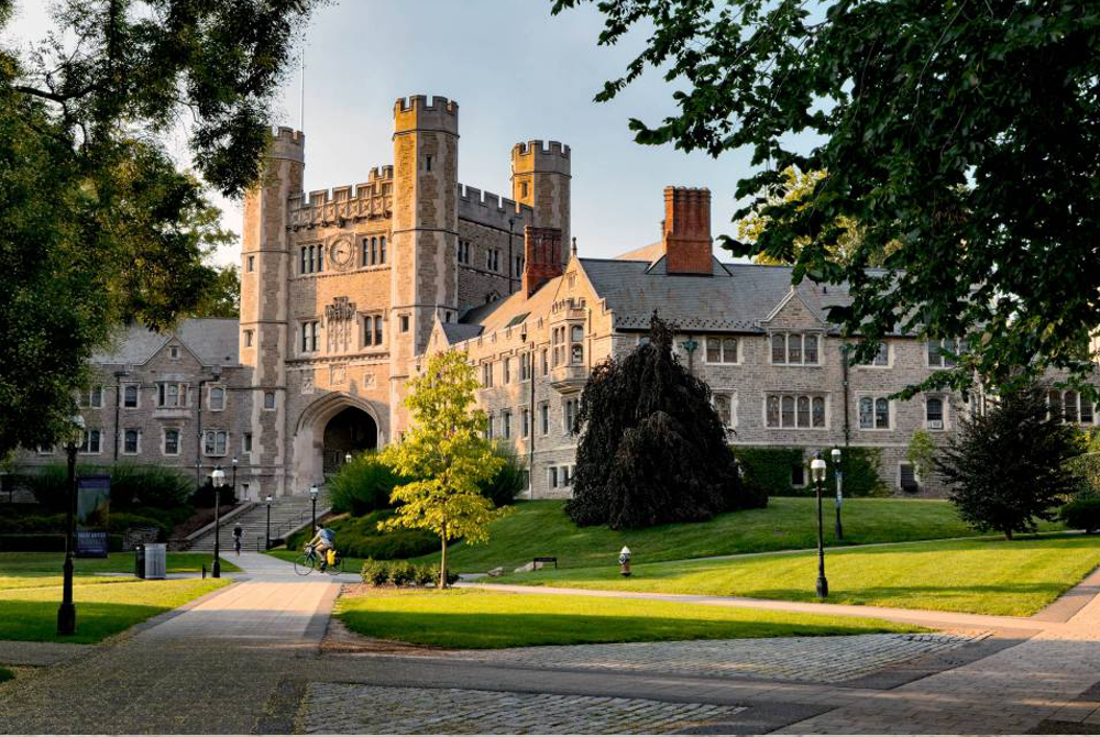Pelajar-pelajar Universiti Princeton, New Jersey, AS daripada keluarga berpendapatan rendah dibenarkan belajar secara percuma. - Foto Universiti Princeton