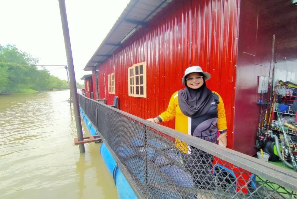 Norsilawati melihat rumah rakit berpotensi untuk dijadikan daya tarikan baharu di Sungai Perak.