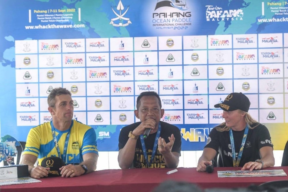 Emir (tengah) dalam sidang media POPIC 2022 di Kuantan pada Isnin. -Foto POPIC 2022.