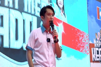 Tangkap layar Adam Adli dalam siaran di Facebook Suara Keadilan pada Ahad.