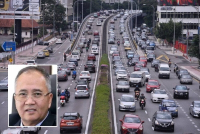 Kerajaan disaran supaya menghapuskan cukai jalan kenderaan bagi meringankan beban rakyat memandangkan sistem cukai kenderaan yang diguna pakai pada ketika ini berkonsepkan ‘cukai atas cukai'. Gambar kecil: Muhammad Zahid