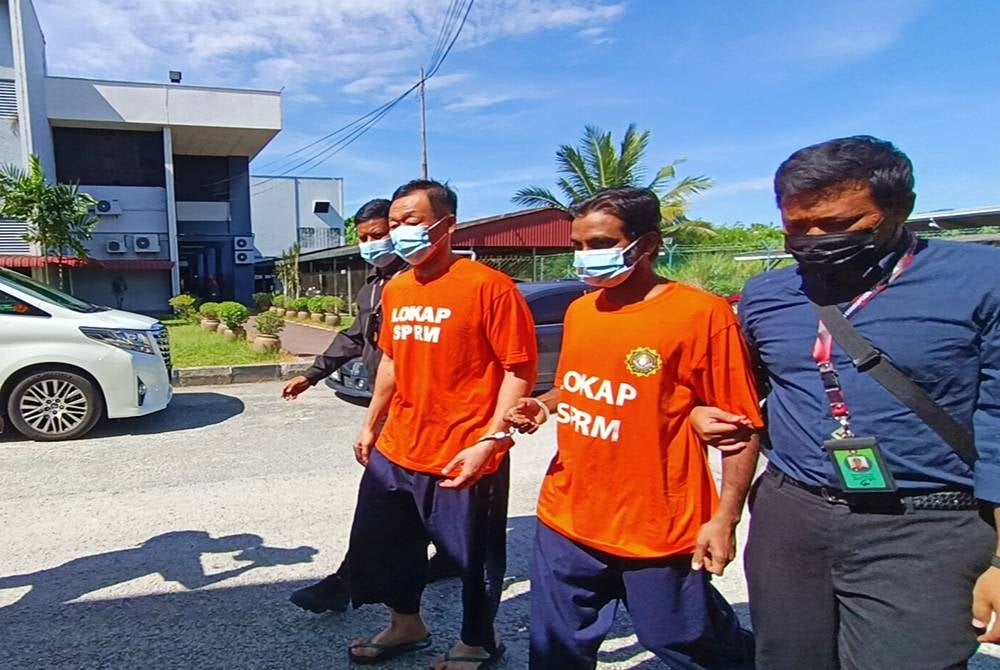 Dua pengarah syarikat bersama seorang kakitangan Pejabat Tanah dan Galian direman selama tujuh hari di Mahkamah Majistret Ipoh pada Rabu.