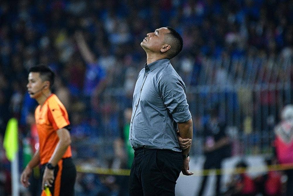 Reaksi kecewa jurulatih Terengganu FC Nafuzi Zain selepas pasukan kendaliannya tewas dalam perlawanan Final Piala FA ketika menentang JDT baru-baru ini. - Foto Bernama