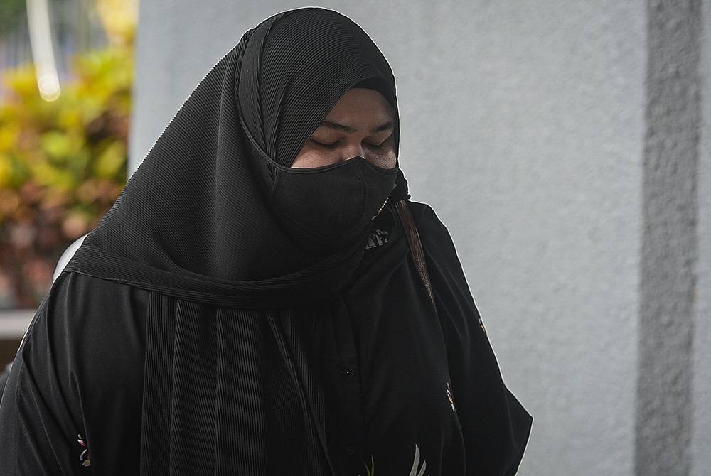 Siti Bainun Ahd Razali ketika hadir di Kompleks Mahkamah Kuala Lumpur hari ini.Foto Bernama