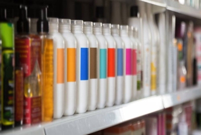 Produk kosmetik 'timbang kilo' mudah didapati, bahkan ramai pengusaha berlumba-lumba mempromosikan barangan tersebut di media sosial. - Foto 123rf