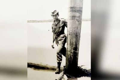 Mohd Daud ketika berkhidmat sebagai anggota polis dan bertugas di Wallace Bay, Pulau Sebatik, Tawau ketika konfrontasi Indonesia-Malaysia berlaku pada tahun 1963.