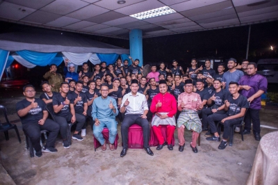 Bersama penerima faedah program Peneraju Skil Iltizam Pipe Gas Insulation.
