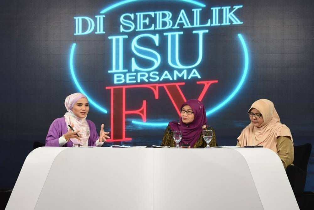 Finaz (kiri), Dr Sakinah (tengah) dan Dr Rafidah Hanim ketika Program Disebalik Isu Bersama FY yang disiarkan secara langsung di platform digital Sinar Harian pada Jumaat.