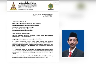 Mohd Zawawi dan surat pekeliling yang dikeluarkan JAIS pada Jumaat.