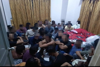 
41 PATI ditahan di sebuah rumah inap di Kampung Endah, Kuala Langat pada Jumaat.