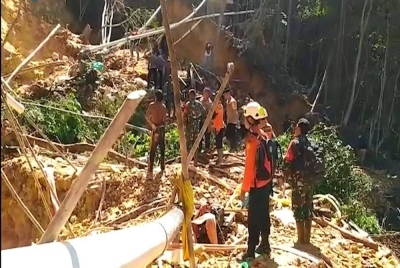 Tangkap layar keadaan di lokasi 20 pelombong yang dikatakan tertimbus dalam kejadian tanah runtuh di lombong emas di wilayah Kalimantan Barat, Indonesia.