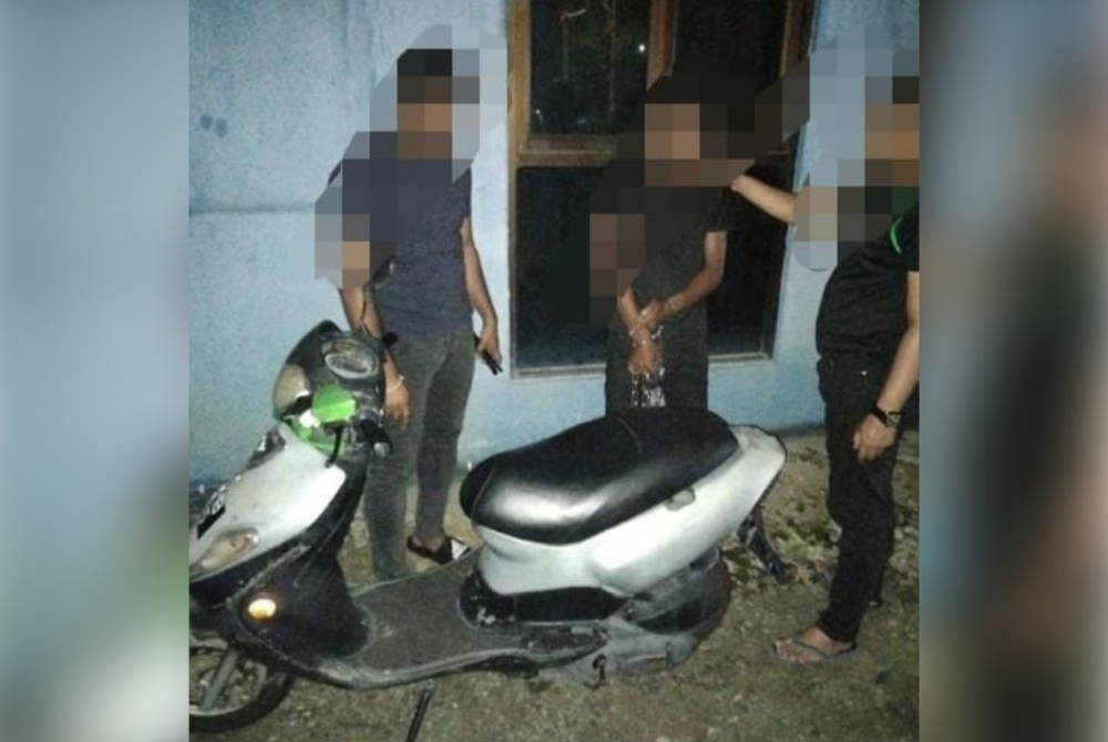 Polis turut merampas sebuah motosikal yang masih dilaporkan hilang.