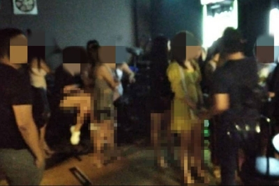 Antara individu yang diperiksa dalam serbuan di sebuah pusat hiburan di Taman Usahawan Kepong di sini pada Sabtu.