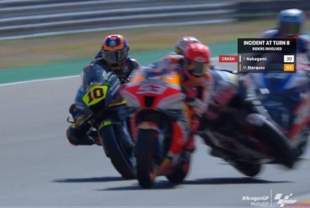 Insiden kemalangan melibatkan Takagami (30) dan Marquez (93) pada GP Aragon, pada Ahad. - Foto gridOto