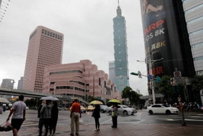 Gegaran gempa bumi dapat dirasakan di Taipei pada pagi Isnin. - Foto AFP