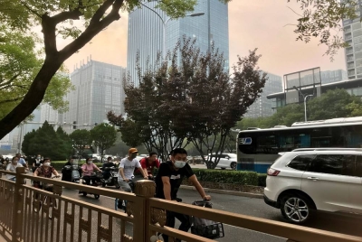 Penduduk China menggunakan basikal untuk ke tempat kerja, berjalan-jalan atau pun untuk ke destinasi akhir selepas menggunakan keretapi bawah tanah.
Sejak beberapa tahun lepas, China dilihat begitu serius dalam menggalakkan semula rakyatnya menggunakan basikal, misalnya apabila banyak bandar telah mula membangunkan rancangan berbasikal dan membina infrastruktur berbasikal.