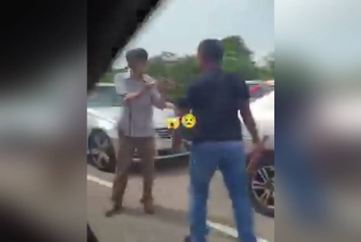 Rakaman video insiden itu yang tular di media sosial.