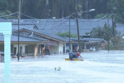Jumlah mangsa banjir di daerah Batu Pahat kekal 50 orang daripada 13 keluarga setakat 8 malam ini. - Foto Astro Awani 