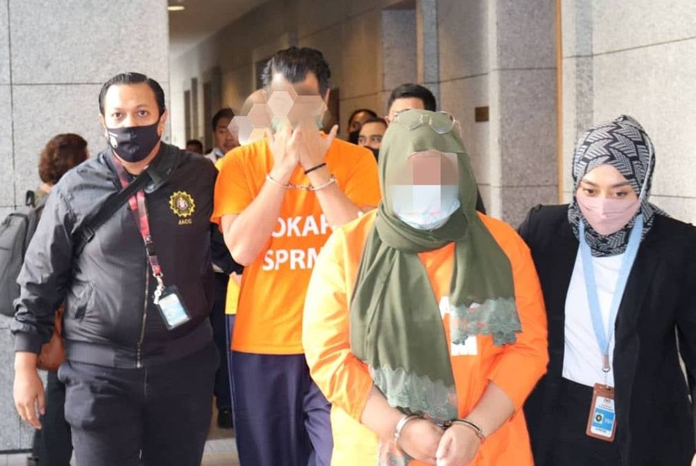 Lima individu termasuk seorang wanita dibawa ke Mahkamah Majistret Putrajaya pada Rabu bagi permohonan reman.