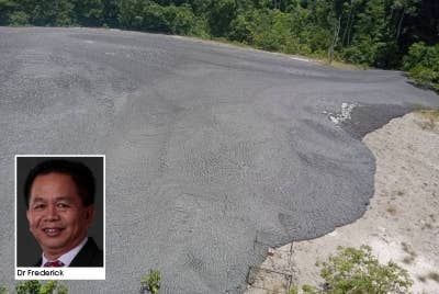 Sampel volkano lumpur yang diambil oleh JMG di lokasi kejadian di Taman Hidupan Liar Tabin, Lahad Datu.