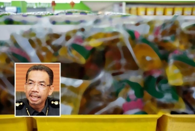 KPDNHEP bekerjasama dengan penyedia platform e-dagang bagi membanteras penjualan barang kawalan, khususnya minyak masak secara dalam talian - Foto Bernama. Gambar kecil: Azman