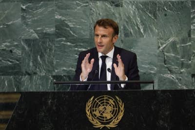 
Emmanuel Macron berucap pada Perhimpunan Agung Pertubuhan Bangsa-Bangsa Bersatu ke-77 di New York pada Rabu. - Foto AFP