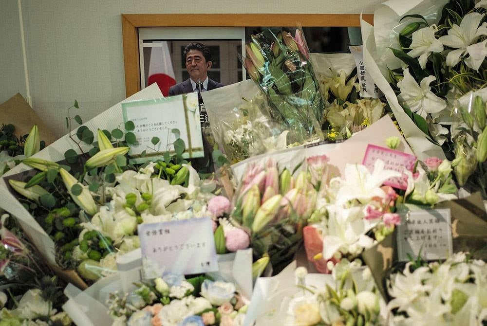 Pengebumian negara tersebut didakwa menggunakan dana awam dan menelan kos agak tinggi dianggarkan berjumlah RM54 juta.