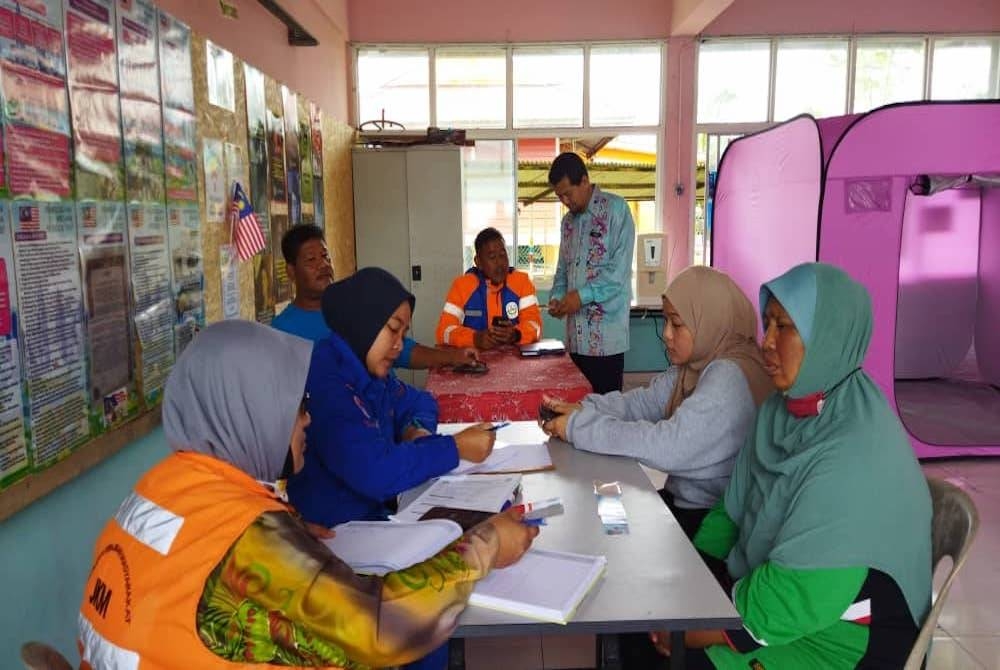 PPS SK Kampung Sawah dibuka pada Khamis bagi menempatkan penduduk terjejas banjir.