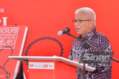 Hussamuddin berucap pada majlis pelancaran buku bertajuk 'Korupsi dan Kemunafikan Dalam Politik Melayu: Perlunya Transformasi Moral-Etika' di Kompleks Kumpulan Karangkraf pada Khamis. - Foto Sinar Harian ROSLI TALIB & ASRIL ASWANDI SHUKOR