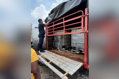 KPDNHEP Negeri Sembilan tumpaskan kegiatan penyelewengan diesel bersubsidi bernilai RM16,125. - Foto KPDNHEP Negeri Sembilan