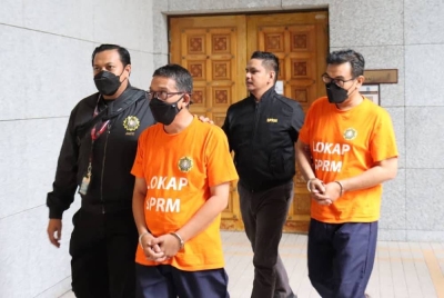 Dua lelaki ditahan untuk membantu siasatan berhubung tuntutan palsu bagi sebuah program latihan pada 2016 hingga 2020.